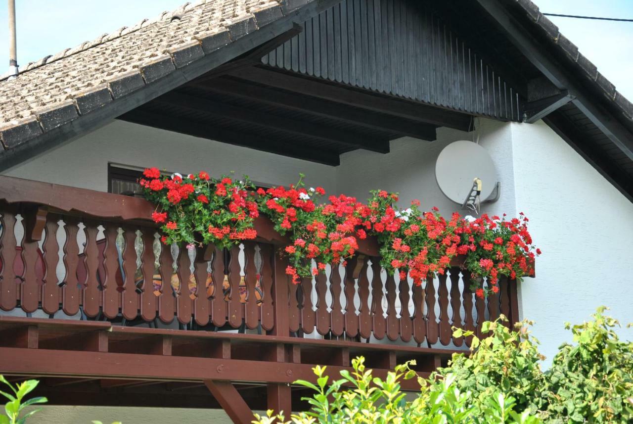 Ferienwohnung Rosengarten Osburg Exterior foto